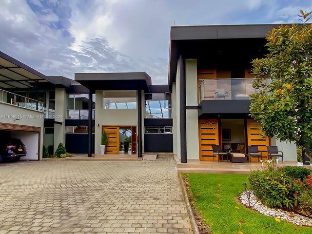 1 of 33 - N/A, Rionegro, 