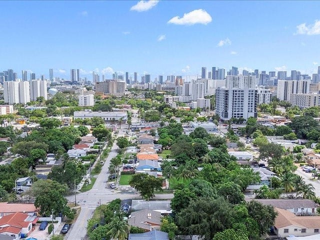 4 of 18 - 1810 Nw 16th Ter, Miami, FL