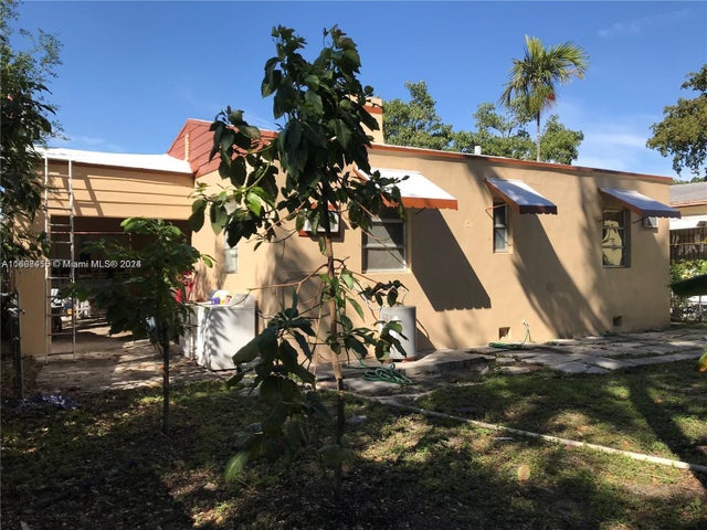 5 of 18 - 1810 Nw 16th Ter, Miami, FL