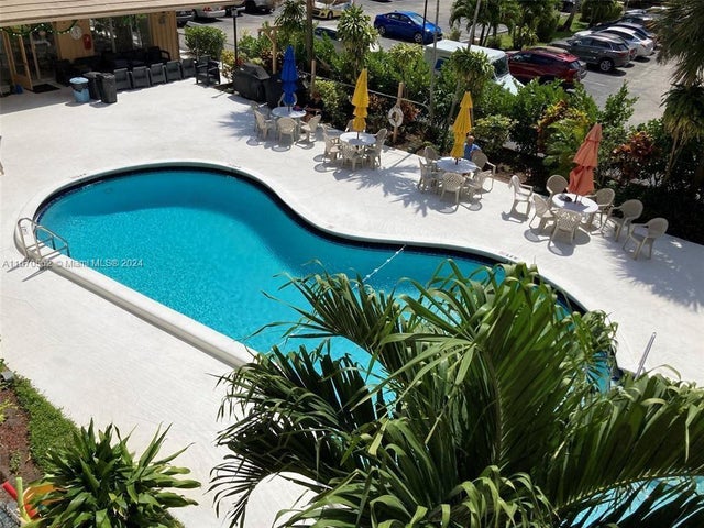 4 of 10 - 2145 Pierce St 205, Hollywood, FL