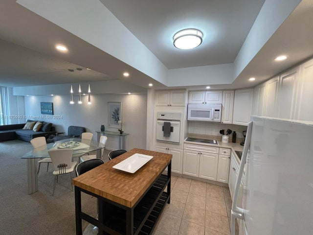 4 of 11 - 19370 Collins Ave 222, Sunny Isles Beach, FL