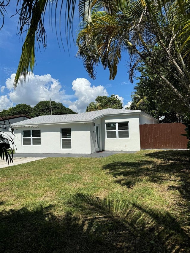 2 of 25 - 1829 Ne 176th St, North Miami Beach, FL