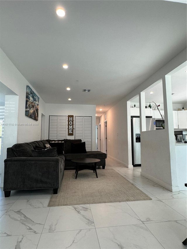 4 of 25 - 1829 Ne 176th St, North Miami Beach, FL