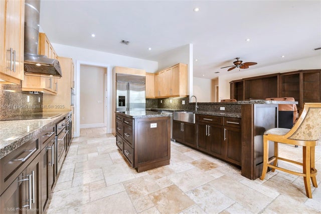 5 of 17 - 8240 Sw 98th St, Miami, FL