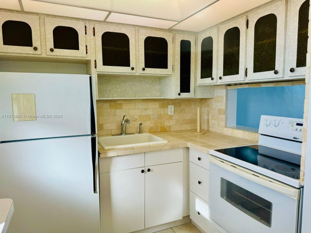 3 of 25 - 2930 Point East Dr E512, Aventura, FL