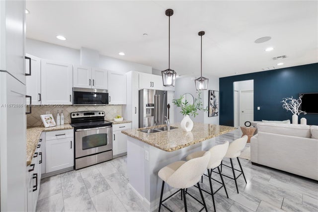 2 of 21 - 4184 Cascada Cir, Cooper City, FL