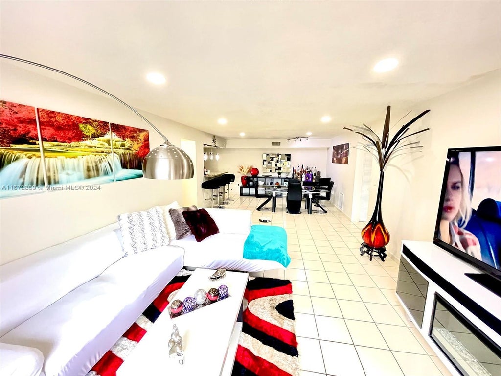 9403 Sw 76th St Y17, Miami