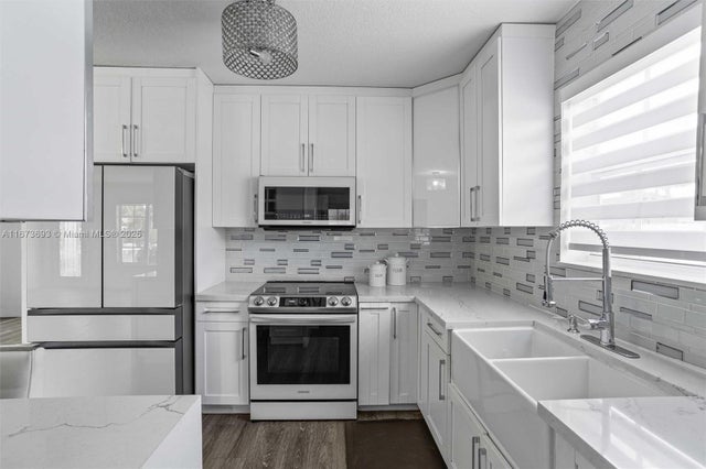 3 of 32 - 5470 W 9th Ln, Hialeah, FL