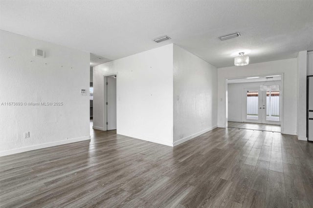 4 of 32 - 5470 W 9th Ln, Hialeah, FL