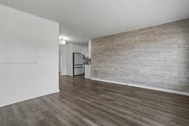 5 of 32 - 5470 W 9th Ln, Hialeah, FL