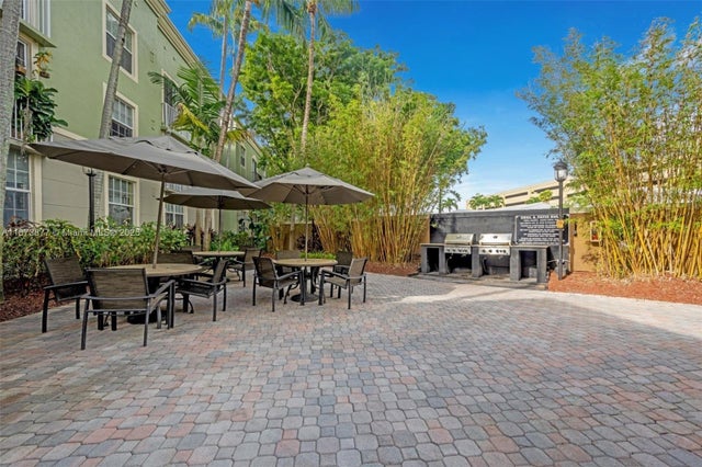 4 of 25 - 1900 Van Buren St 106b, Hollywood, FL