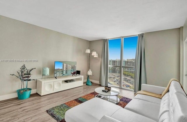 1 of 28 - 3801 S Ocean Dr 9w, Hollywood, FL