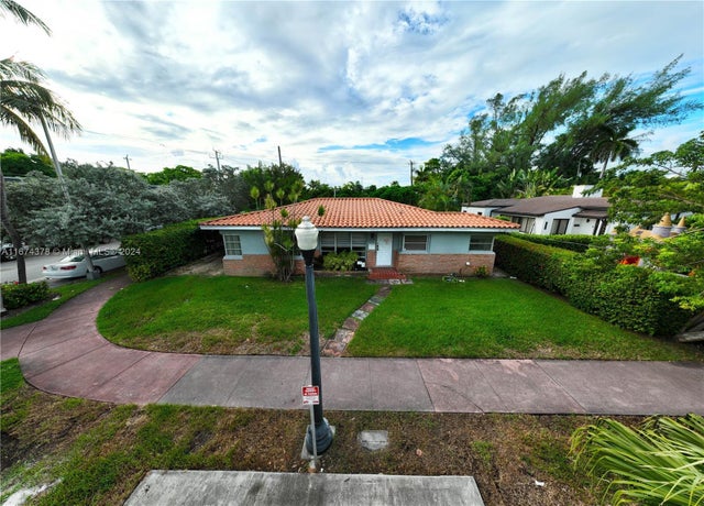 3 of 14 - 1300 Marseille Dr, Miami Beach, FL