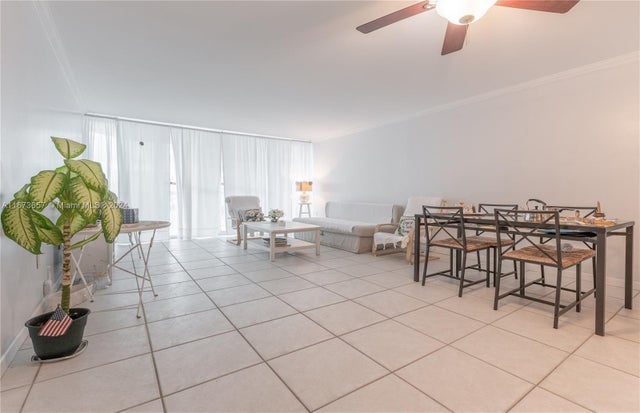 2 of 28 - 18071 Biscayne Blvd 303, Aventura, FL