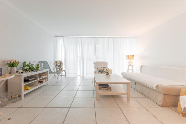 4 of 28 - 18071 Biscayne Blvd 303, Aventura, FL