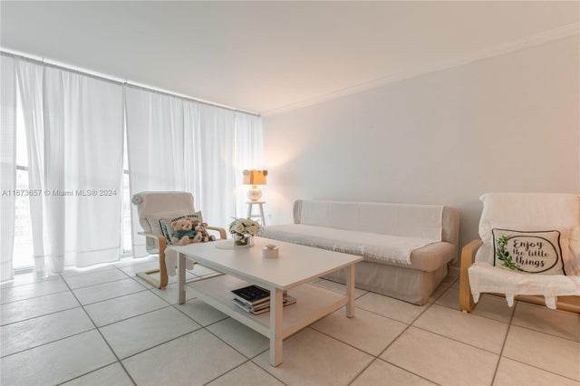 5 of 28 - 18071 Biscayne Blvd 303, Aventura, FL