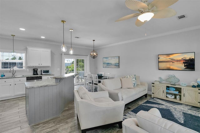 4 of 22 - 121 Venetian Dr, Islamorada, FL