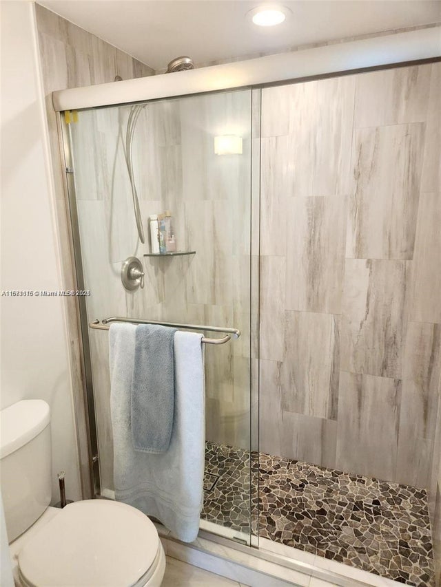 4 of 74 - 4330 Hillcrest Dr 414, Hollywood, FL