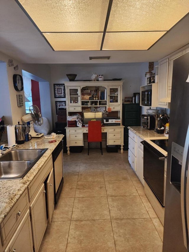 4 of 26 - 4200 Nw 47th St, Tamarac, FL