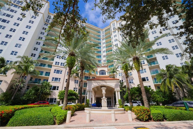 1 of 30 - 19900 E Country Club Dr 307, Aventura, FL