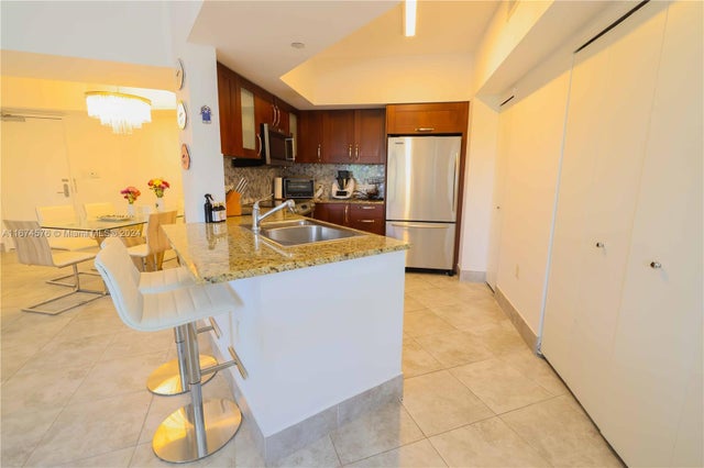 5 of 30 - 19900 E Country Club Dr 307, Aventura, FL