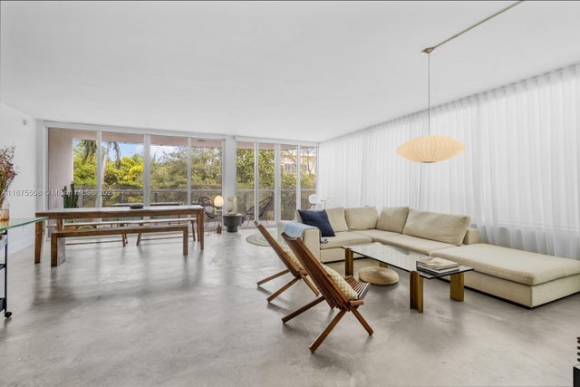 2 of 25 - 2155 Washington Ct 210, Miami Beach, FL
