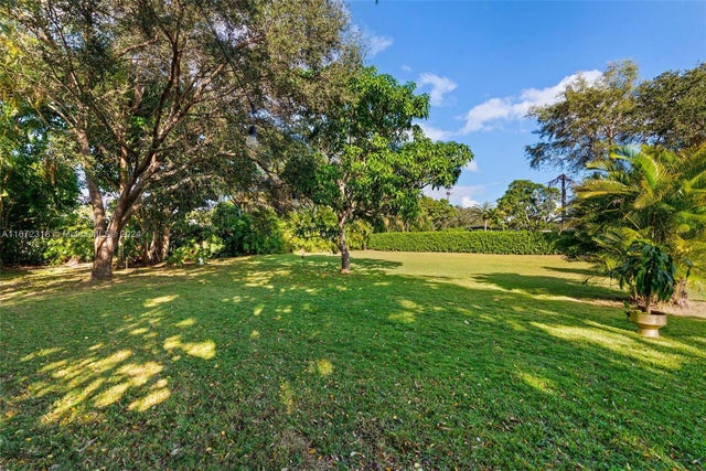 4 of 60 - 11420 Sw 80th Rd, Pinecrest, FL