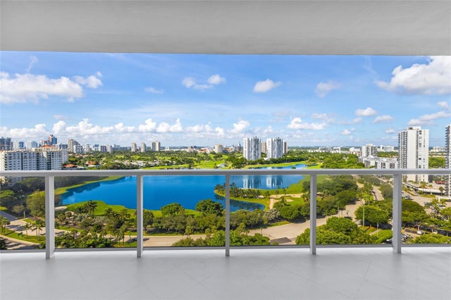 2 of 25 - 20281 E Country Club Dr 1709, Aventura, FL
