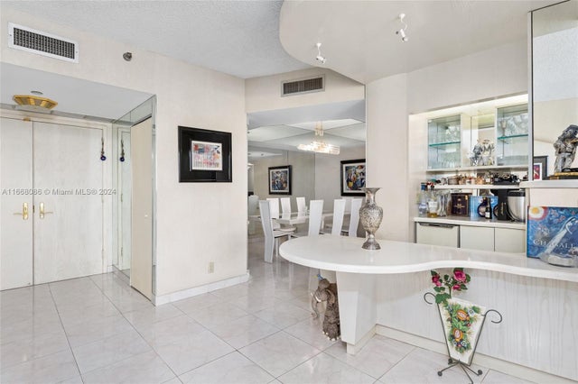 5 of 25 - 20281 E Country Club Dr 1709, Aventura, FL