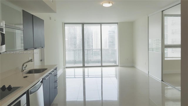 5 of 24 - 90 Sw 3 St 3210, Miami, FL