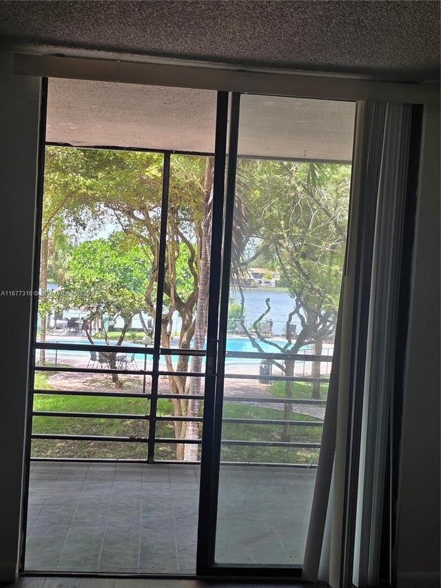 3 of 12 - 661 Ne 195th St 215, Miami, FL