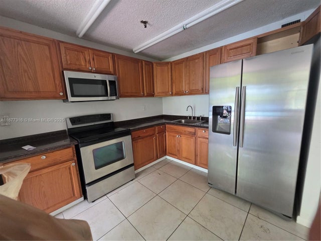 5 of 12 - 661 Ne 195th St 215, Miami, FL
