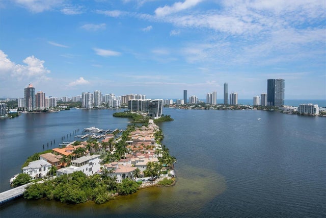 1 of 31 - 3000 Island Blvd 2404, Aventura, FL