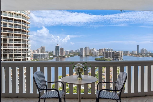 2 of 31 - 3000 Island Blvd 2404, Aventura, FL