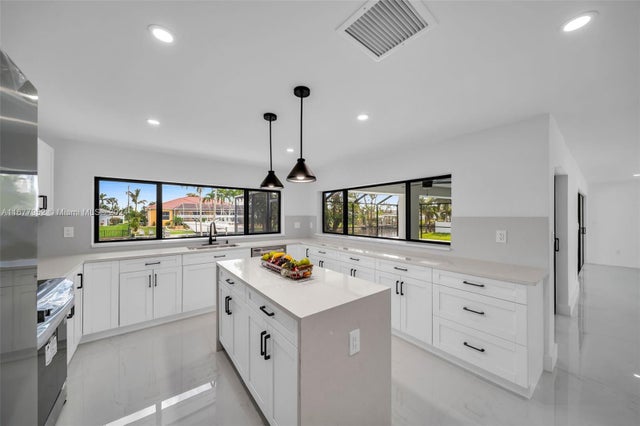 5 of 44 - 2851 Se 19 Pl, Cape Coral, FL