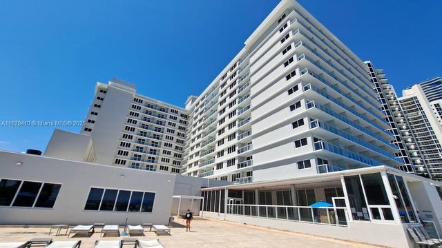 5 of 22 - 19201 Collins Ave 747, Sunny Isles Beach, FL