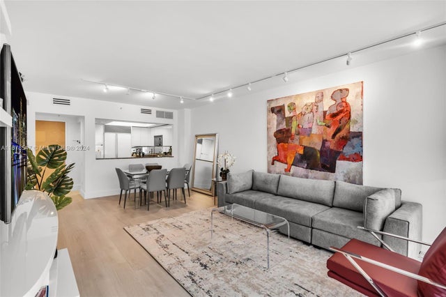 4 of 29 - 1500 Ocean Dr 1109, Miami Beach, FL