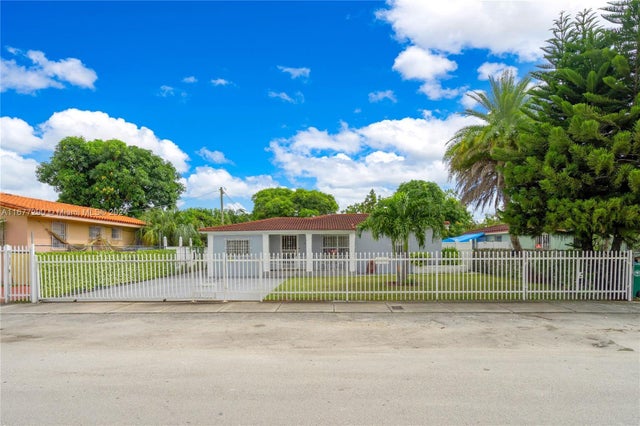 1 of 25 - 821 Nw 40th Ave, Miami, FL