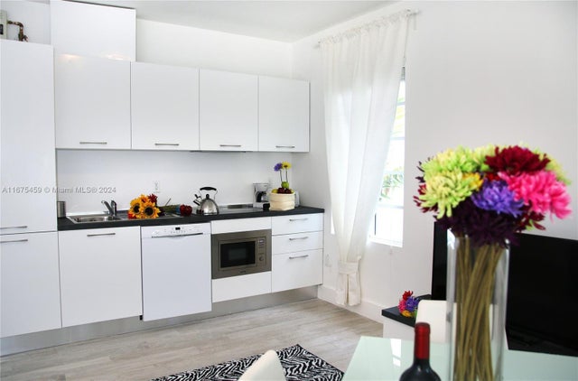 2 of 6 - 811 Jefferson Ave 201, Miami Beach, FL