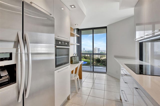 5 of 73 - 20185 E Country Club Dr 2209, Aventura, FL