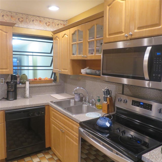 5 of 12 - 19021 Nw 12th Ct, Miami Gardens, FL