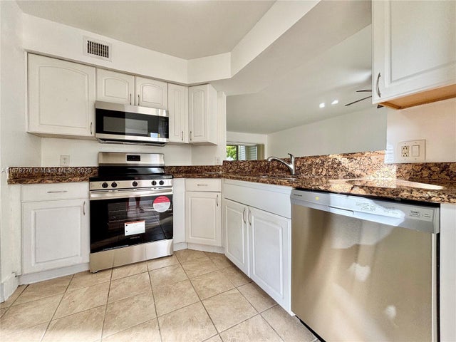 3 of 25 - 3405 Nw 44th St 104, Oakland Park, FL