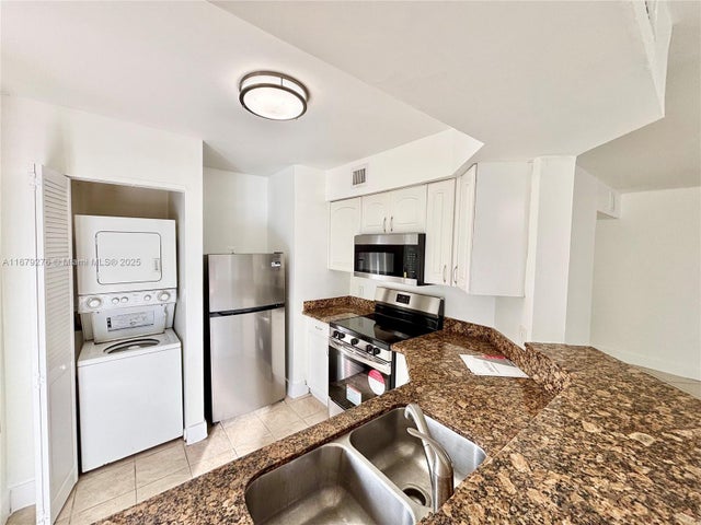 4 of 25 - 3405 Nw 44th St 104, Oakland Park, FL