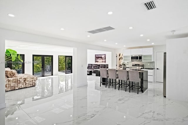 5 of 46 - 2340 Ne 194th St, Miami, FL