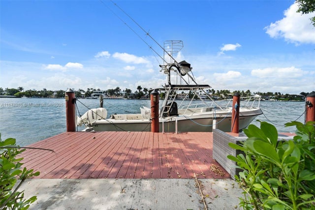 4 of 16 - 330 W Rivo Alto Dr, Miami Beach, FL