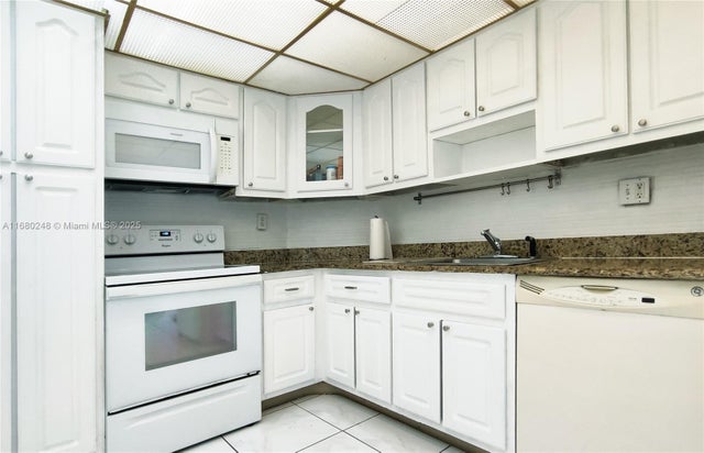 2 of 15 - 500 Bayview Dr 2127, Sunny Isles Beach, FL