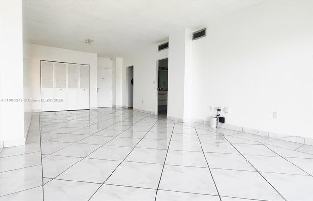 3 of 15 - 500 Bayview Dr 2127, Sunny Isles Beach, FL