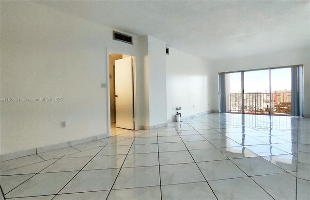 5 of 15 - 500 Bayview Dr 2127, Sunny Isles Beach, FL