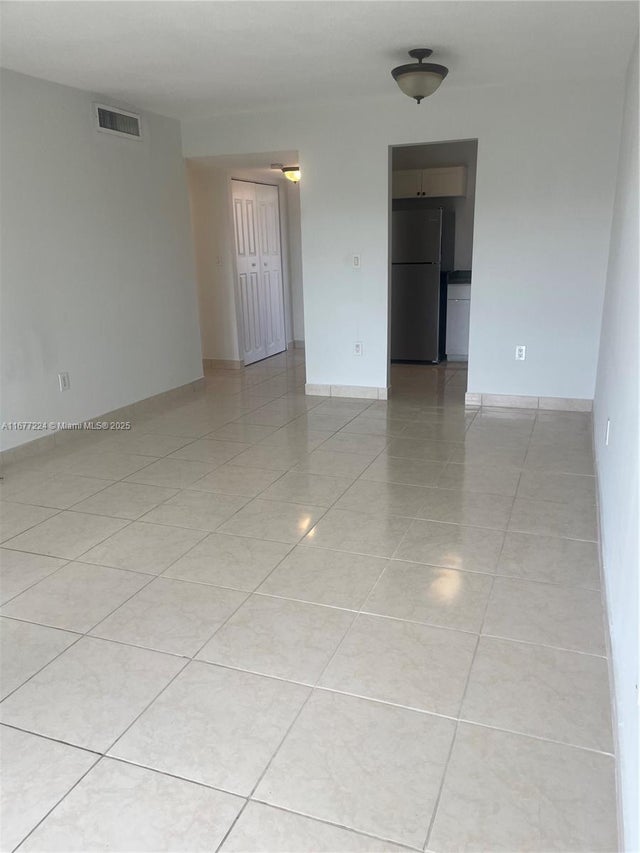 4 of 32 - 8285 Sunrise Lakes Blvd 308, Sunrise, FL
