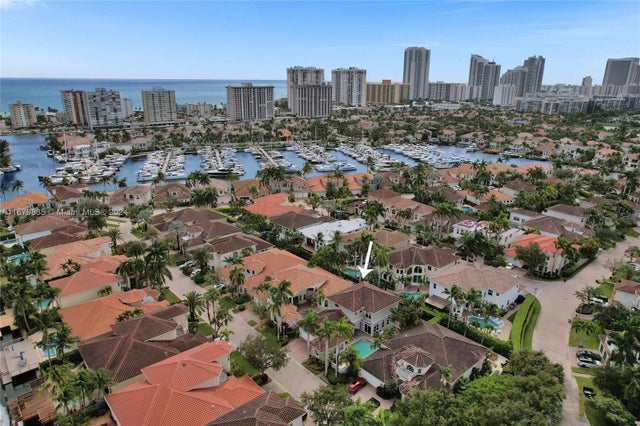 1 of 60 - 928 Captiva Dr, Hollywood, FL